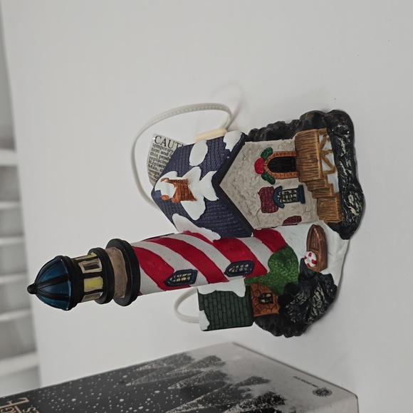 1999 Victorian Village Collectibles Lighted Barnacle Lighthouse Handpainted - Picture 4 of 13